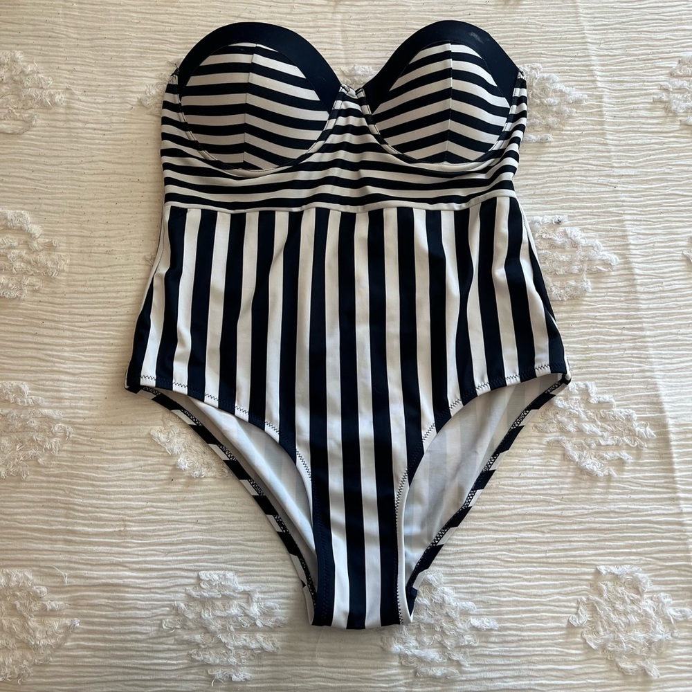 Strapless boutique bathing suit